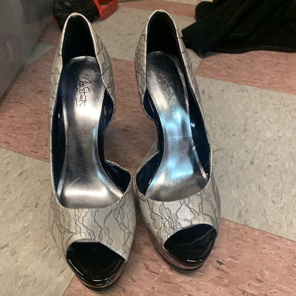 City Streets High Heels - Picture 3 of 3